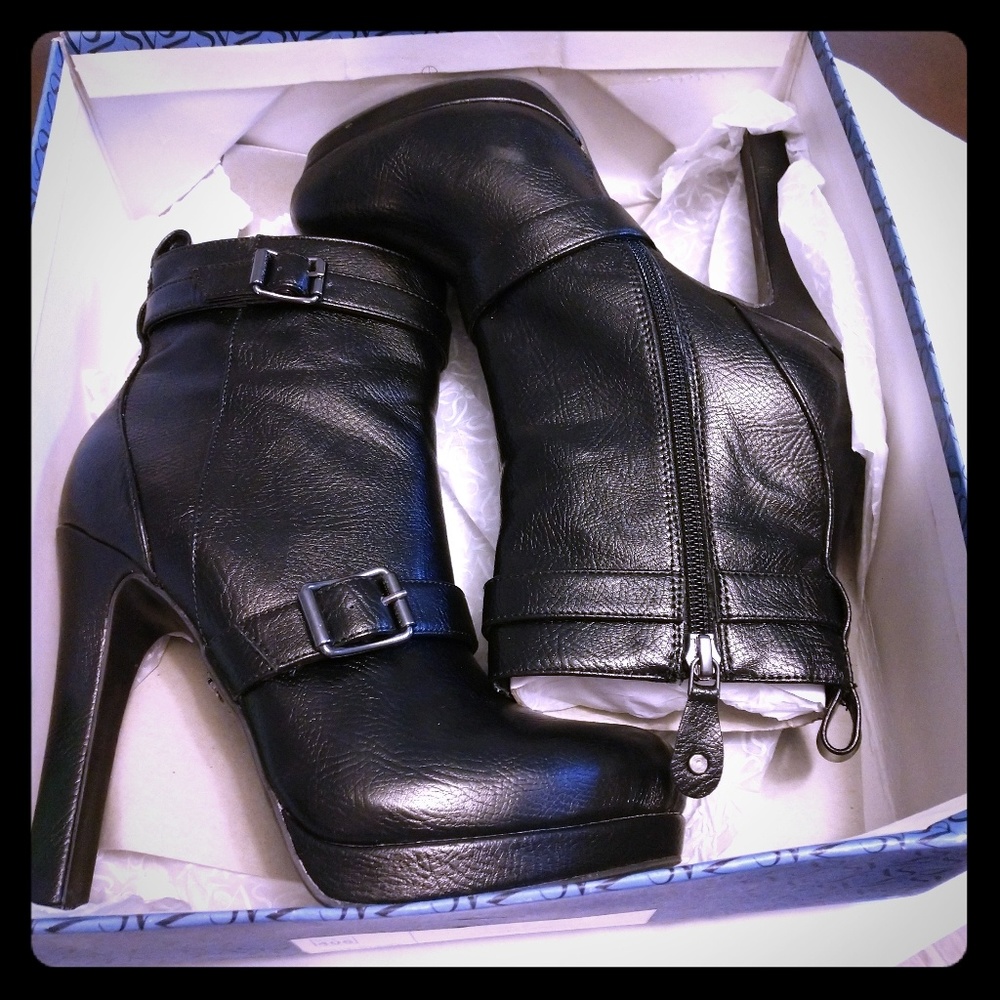 Vera Wang Heel Booties